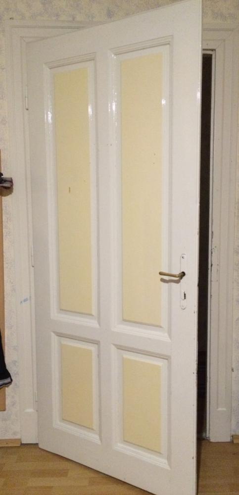 Zugeschlagene und offene Türen   Bild